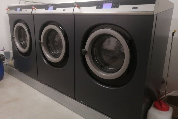 3 Primus FX 240 Washing Machines