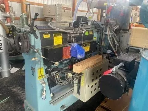 Davis Standard 1.5" extruder