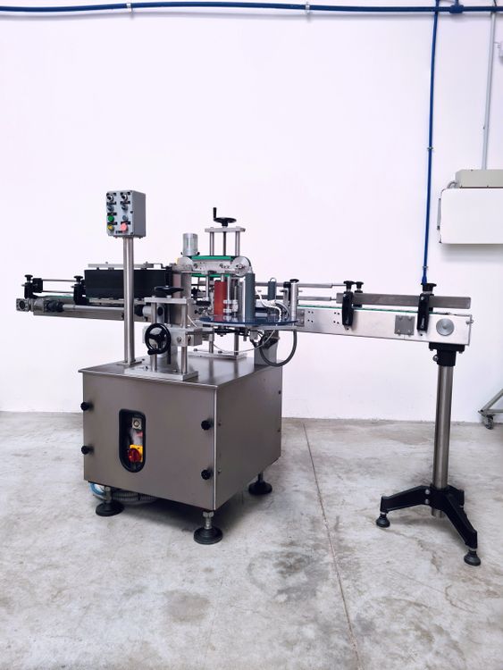 LABELING MACHINE