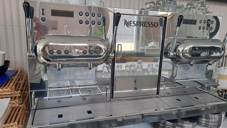 Nesspresso  Aguila 440 automatic coffee machine