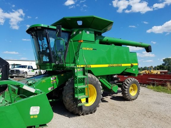 John Deere 9510 Combine