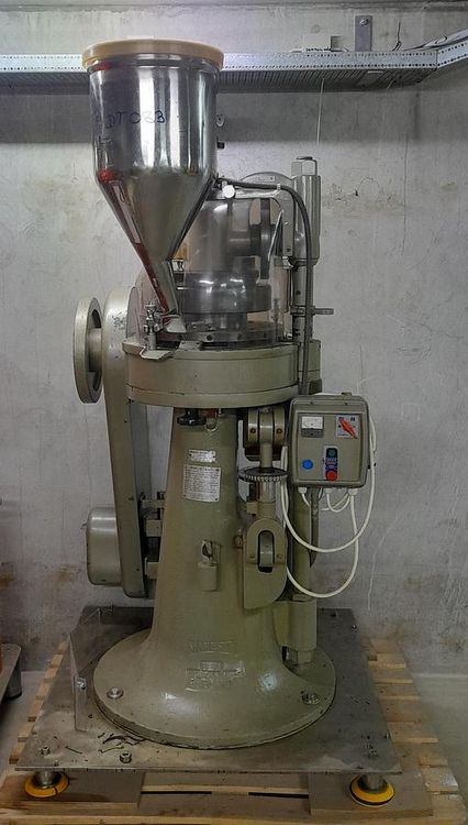 Manesty D3B Tablet compressing machine