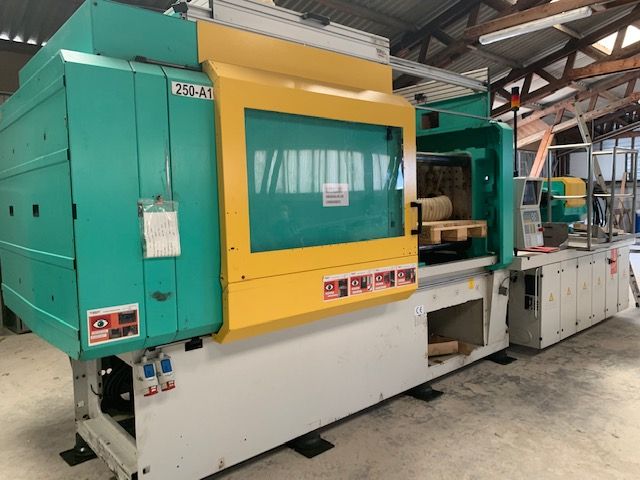 Arburg Injection Press 250 T