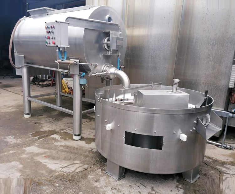 Scalding machine for heating and washing fat