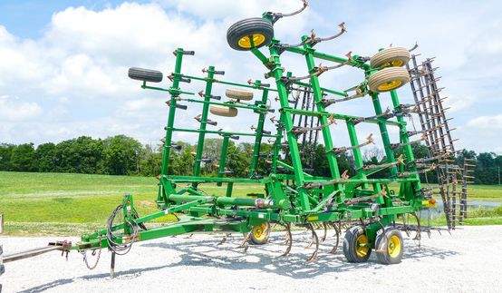 John Deere 2210 Field Cultivators 8547