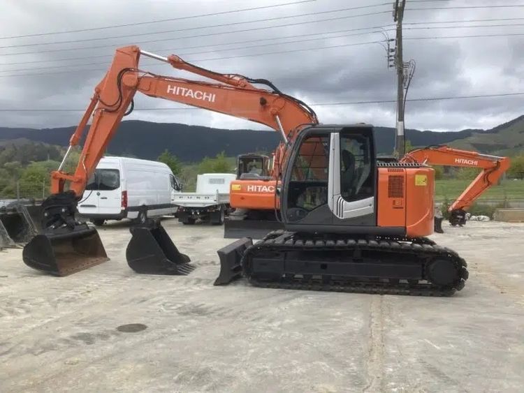 Hitachi ZX135USBL-3 Tracked Excavator