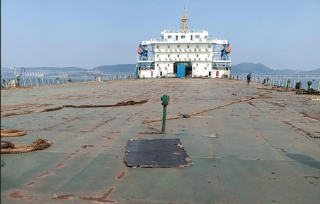16,800 DWT Forward-Control Deck Barge