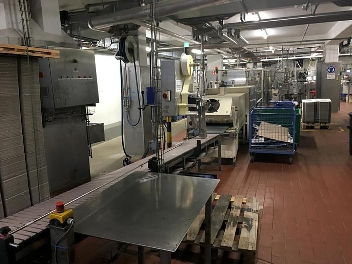 Diverse Filling and packaging line for jars