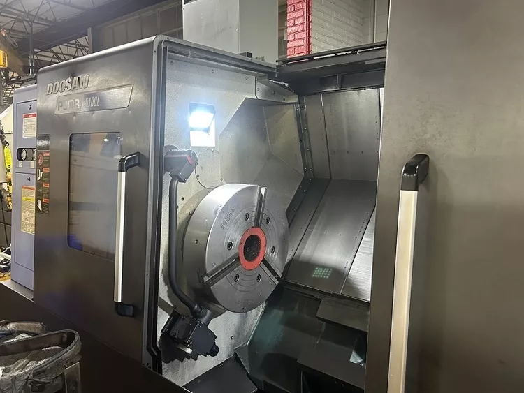 Doosan FANUC i 1,500 rpm PUMA 5100LB 3 Axis