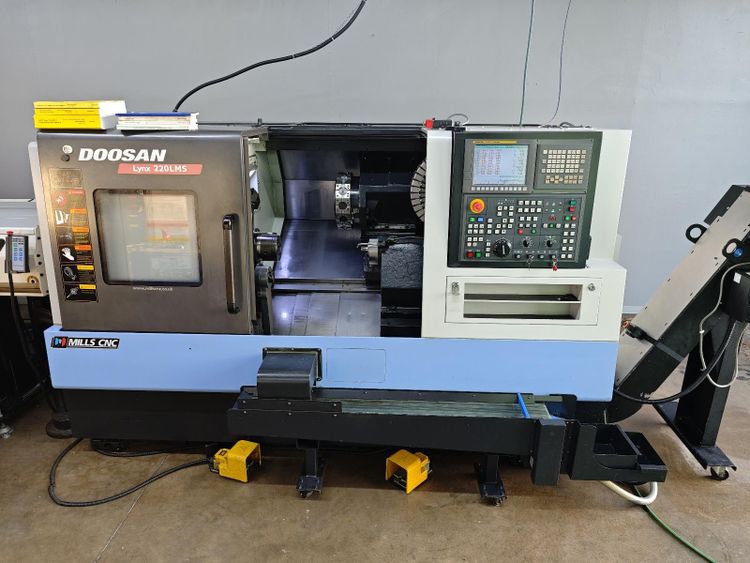 Doosan FANUC 0i 6000rpm Lynx 220LMS 3 Axis