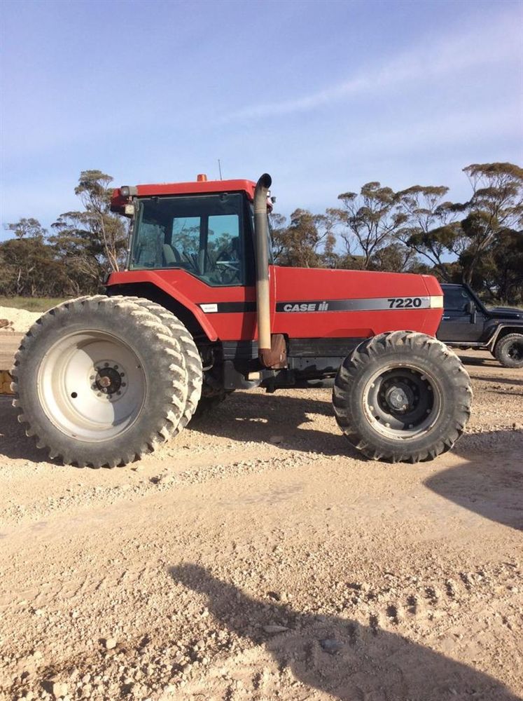 Case Magnum 7220 Tractor