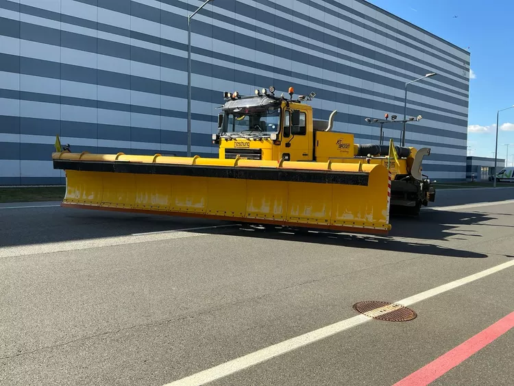 K&D | Vehicles and accessories from Vienna Airport 