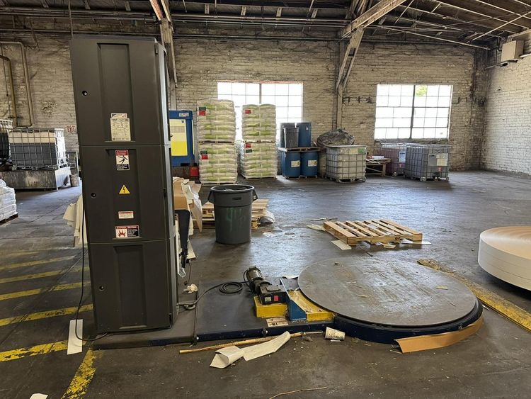 Lantech Q300  Pallet Stretch Wrapper