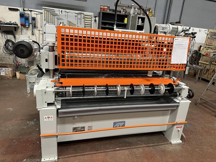FIN SC4 GLUING MACHINE