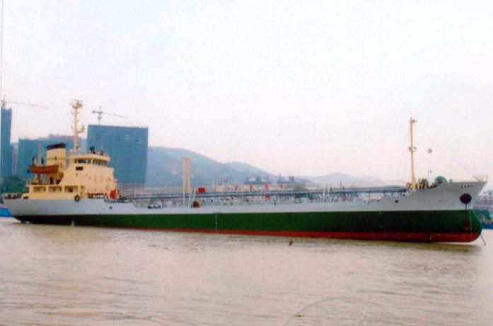 OIL TANKER ABT 1739 DWT  Double bottom Single hull ABT 1739 DWT