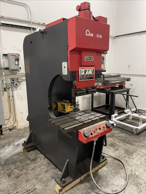 Amada SPH-30C Universal Fabricator 33 Tons