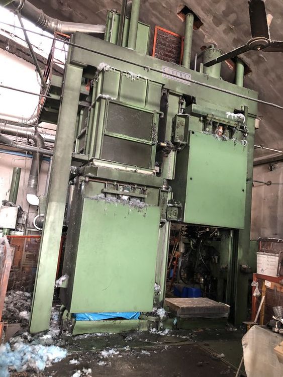 GUALMEC FRT/300 Vertical Press