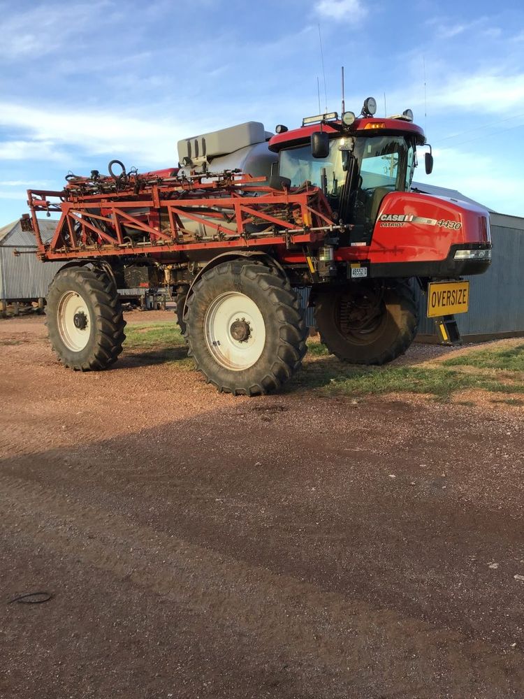 Case International 4430 Sprayer