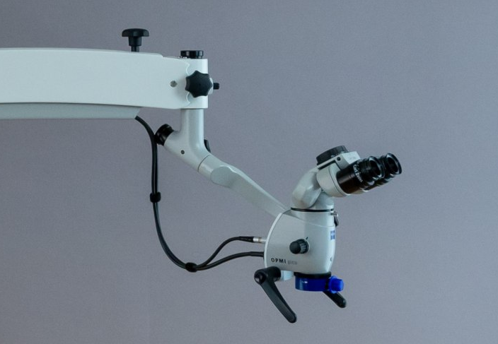 ZEISS OPMI Pico Dental Microscope with a viewing path