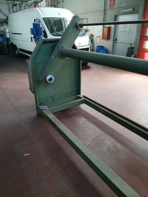 revolver for fabrics rolls
