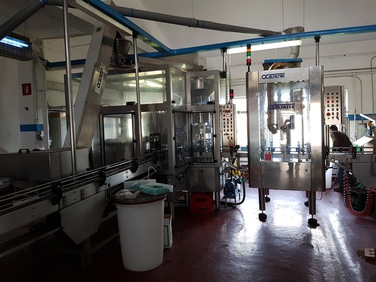 Complete wine bottling line