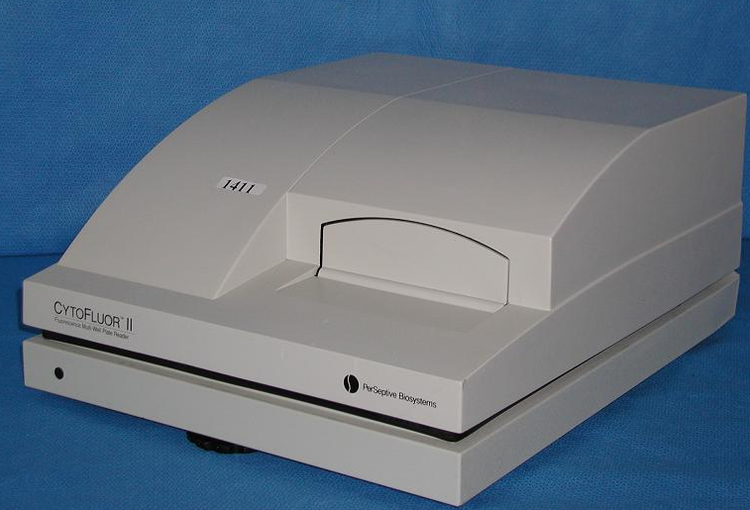 Perseptive Biosystems CytoFluor II Fluorescence MultiWell Plate Reader