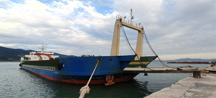 91m x 19.8m x 5,8m Self Propelled Deck Barge w/Ramp
