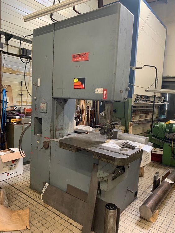 Batens V900 U Vertical bandsaw Semi Automatic