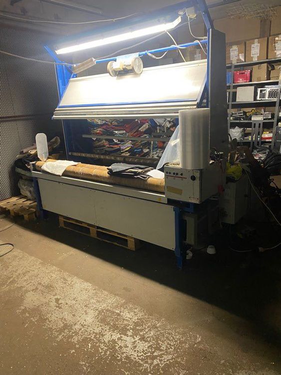 Fabric rolling machine