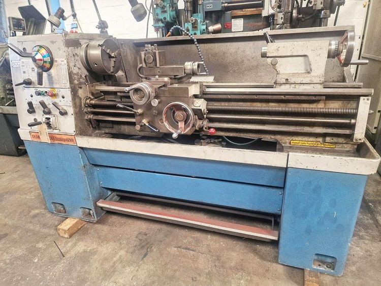 Colchester GAP BED CENTRE LATHE 2500 rpm (16 speeds) MASTER 2500 13" x 40"