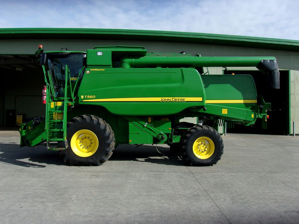 John Deere T560 Combine
