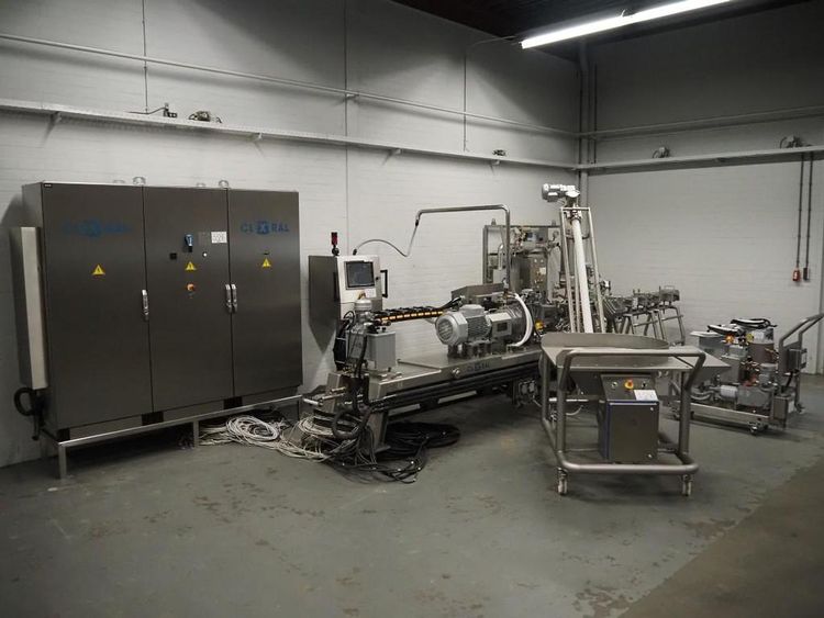Clextral Evolum EV032 M double screw extruder