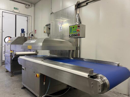 Vacuum packaging machine