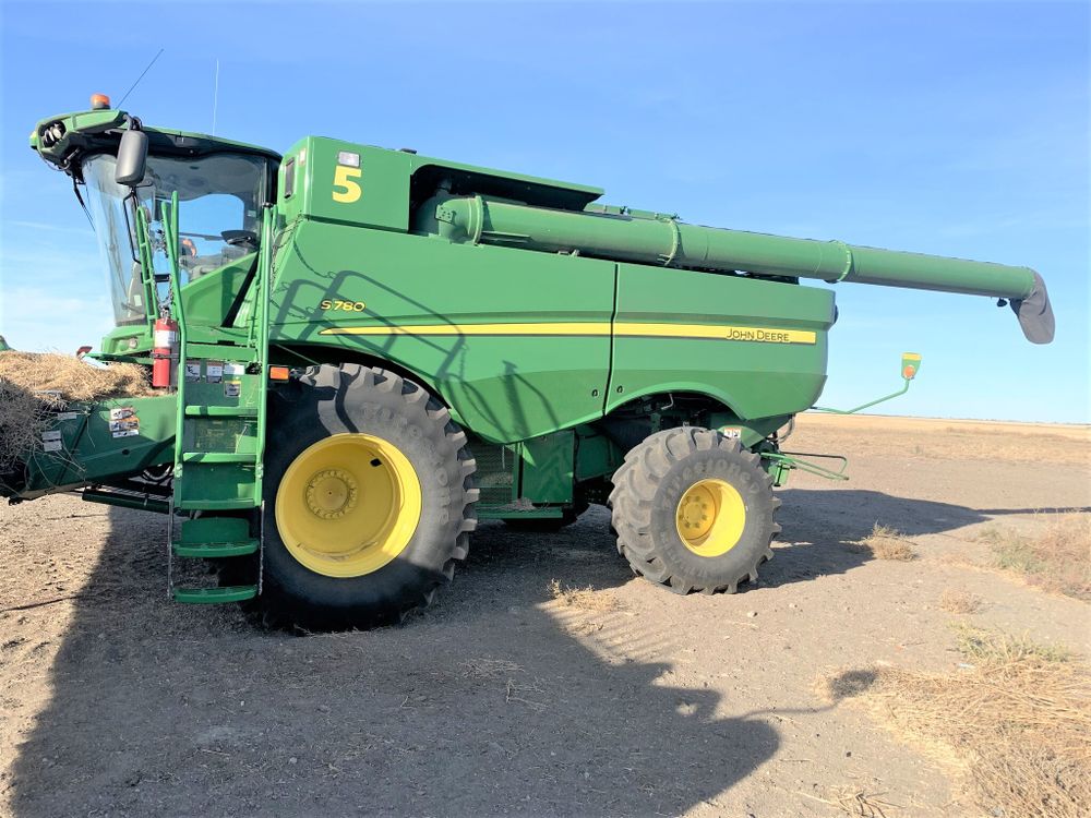 John Deere S780 Combine