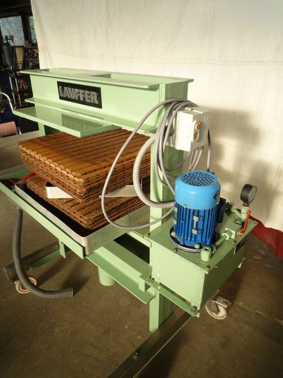 Double rotary fruit press