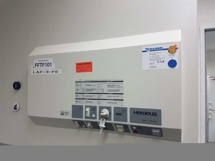 Heraeus HeraSafe HS12 Biological Safety Cabinet