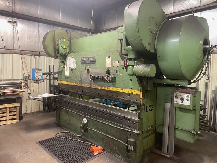 Cincinnati Series 9 Auto-Cycle Press Brake 225 Ton X 12'