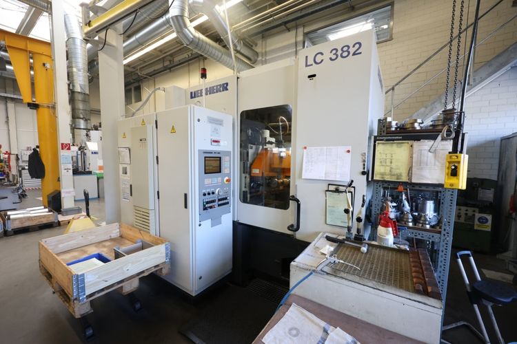 Liebherr LC 382 Variabl Gear Hobbing Machine - Vertical