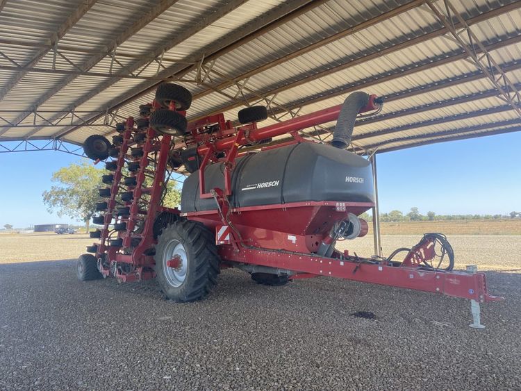 HORSCH Avatar 12SW Air Seeder