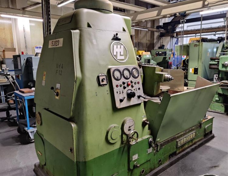 Liebherr L900 Variable Gear hobbing machine - vertical