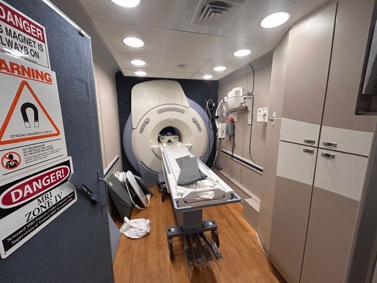 GE HDXT 1.5T Mobile MRI