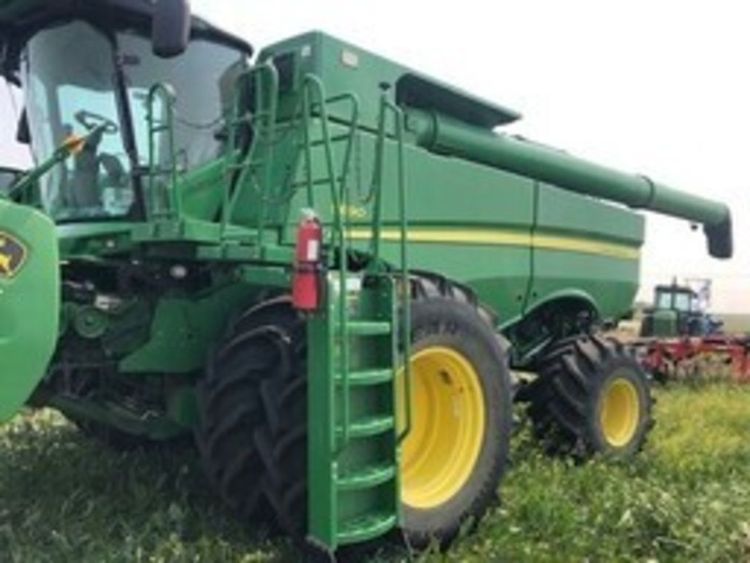 John Deere S690 Combine 0670