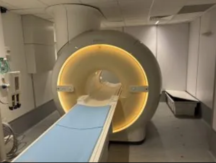 Philips Ingenia 1.5 T MRI