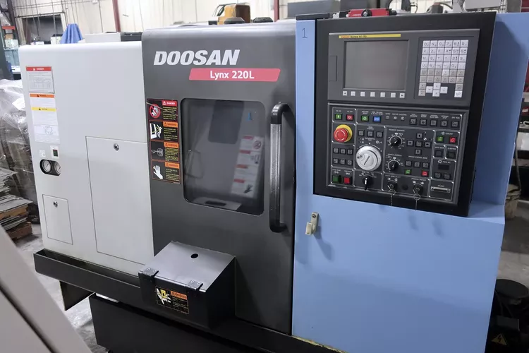 Doosan Fanuc Oi-TC 4,000 RPM Lynx 220LC 2 Axis