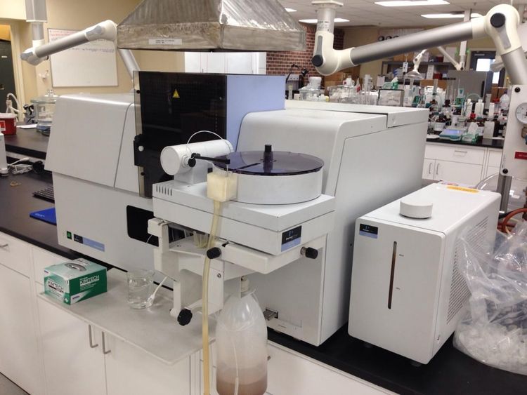 Perkin Elmer AA800 Atomic Absorption Spectrometer