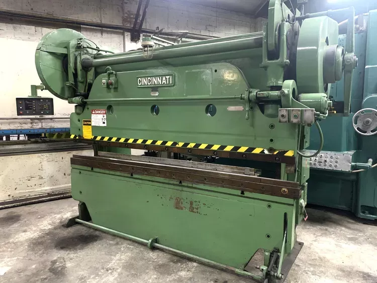 Cincinnati SERIES 5 135 TON PRESS BRAKE 135 tons