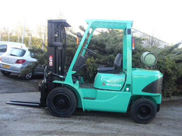 Mitsubishi FG30K LP Gas Forklift 3,000 kg.