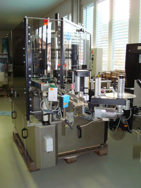 Krones Autocol 747, Labelling machine for bottles