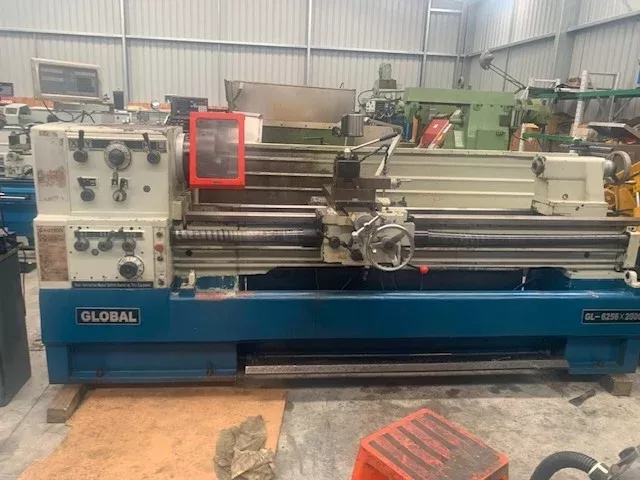 Global ENGINE LATHE 1600 RPM GL-6256 x 2000