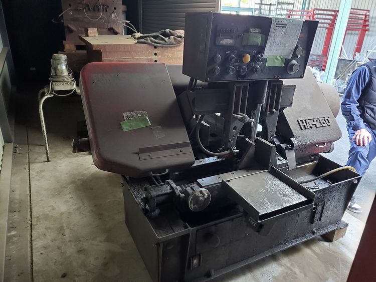 Amada HA-250B Bandsaw Semi Automatic